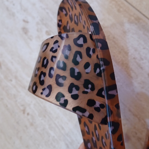 Beach by Matisse Leopard Print Slides - Picture 5 of 7